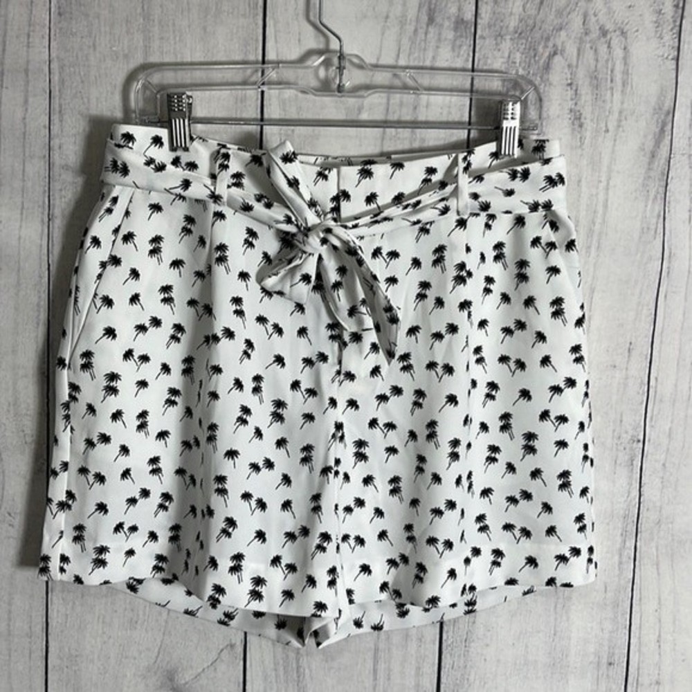NEW Ann Taylor The Tie Waist Mid Rise Palm Tree Print Shorts Size 6